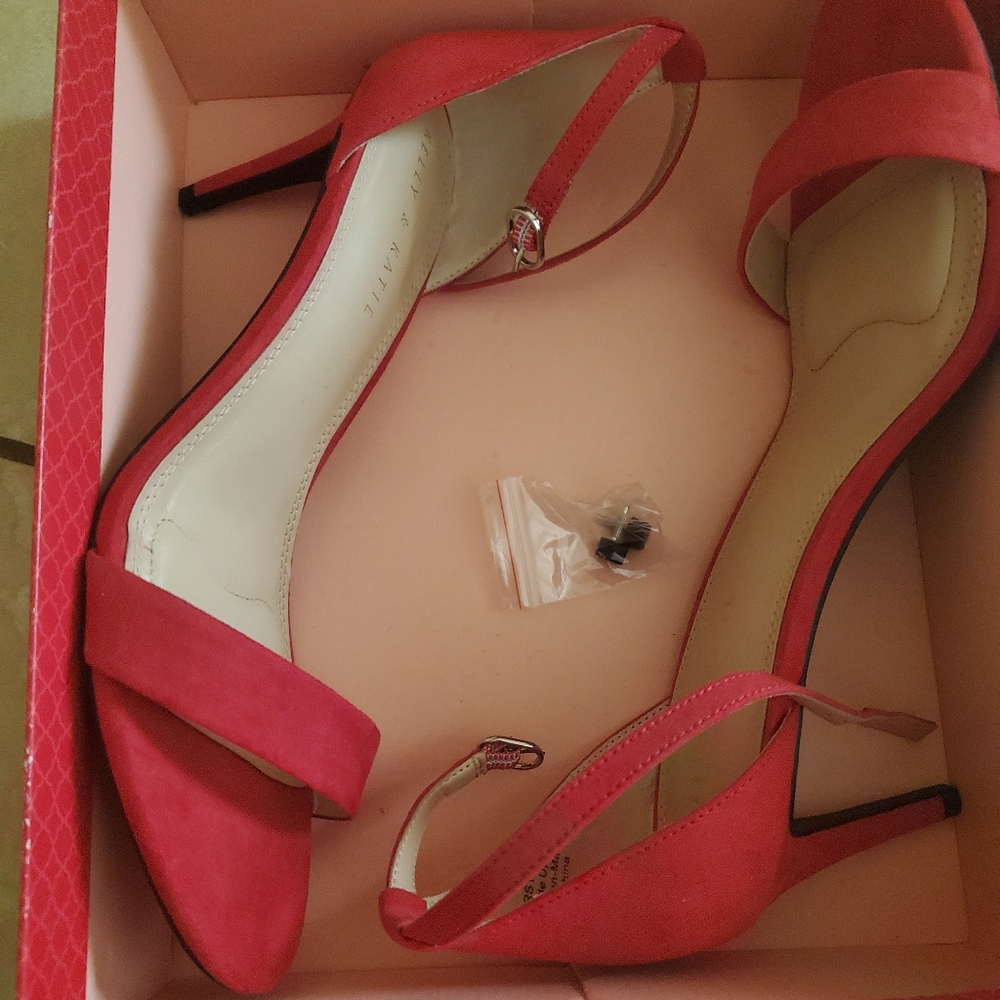 Kelly & Katie Kirstie Suede Heels